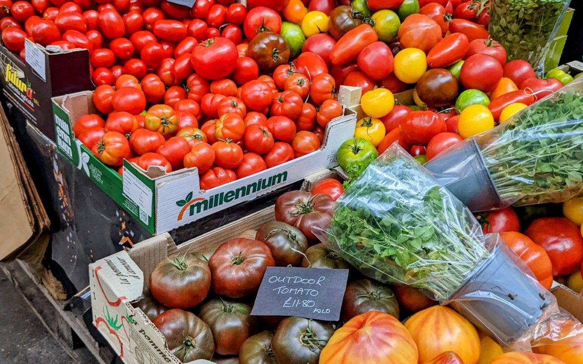 Pomodori verdi fritti alla fermata del treno